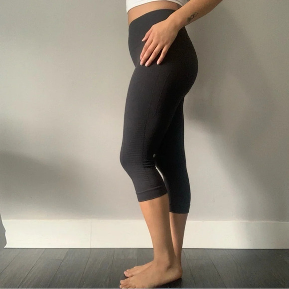 Lululemon capri black leggings  womans size 4 - Picture 2 of 7